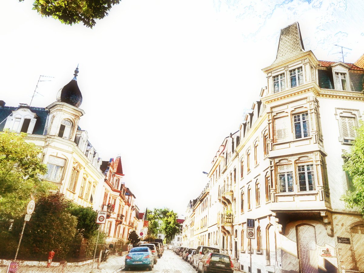 Simone, tourist tweet media