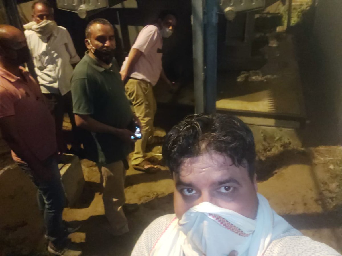 आज हमने वसुंधरा सेक्टर 16 गाजियाबाद में नए 10 mva ट्रांसफार्मर का परीक्षण किया है, ईई परीक्षण, एई परीक्षण के सफल पर्यवेक्षण के तहत। @seeudc2gzb सर ने दौरा किया और मार्गदर्शन दिया . <a href="/ChiefGzb/">PANKAJ</a> <a href="/MdPvvnl/">MD Pvvnl</a> .