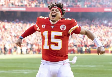 Patrick Mahomes dad was a pro and taught him the ropes. Steph Curry dad was a pro and taught him the ropes. Both have huge contracts and championships. Upbringing plays a huge part in all of this. Both dads molded their kids to be this. People with kids understand what I’m saying