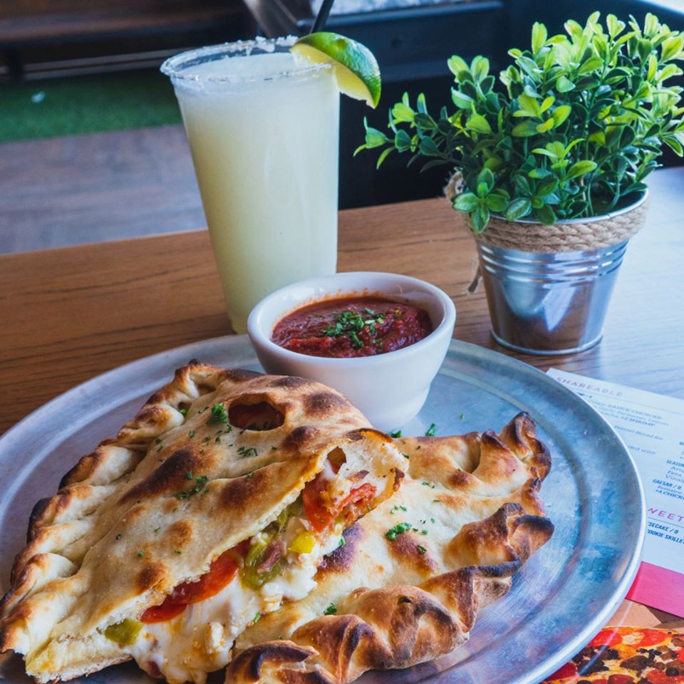 theshackslice's tweet photo. See you for lunch! π
.
.
.
#shackslice #elpaso #elpasoeats #foodiesofelpaso #elpaso411 #eatlocalep #calzones https://t.co/EonDstPJWv