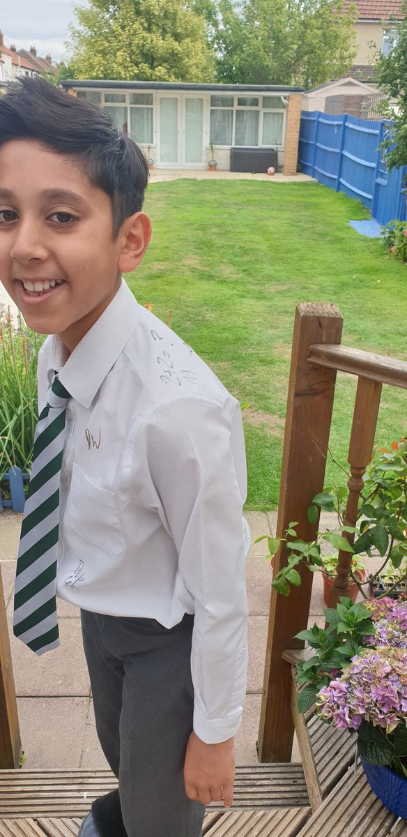 JassiTickTocks's tweet photo. Sad to see him leave a school where he set &amp; achieved unfathomable goals &amp; made many smiles! Thank you to all the amazing staff. Jai put a lot of love into writing his messages &amp; tried his had at calligraphy to make his thanks extra special because you are @SHSBoysPrep ! 💞 https://t.co/JFDJciqiPR