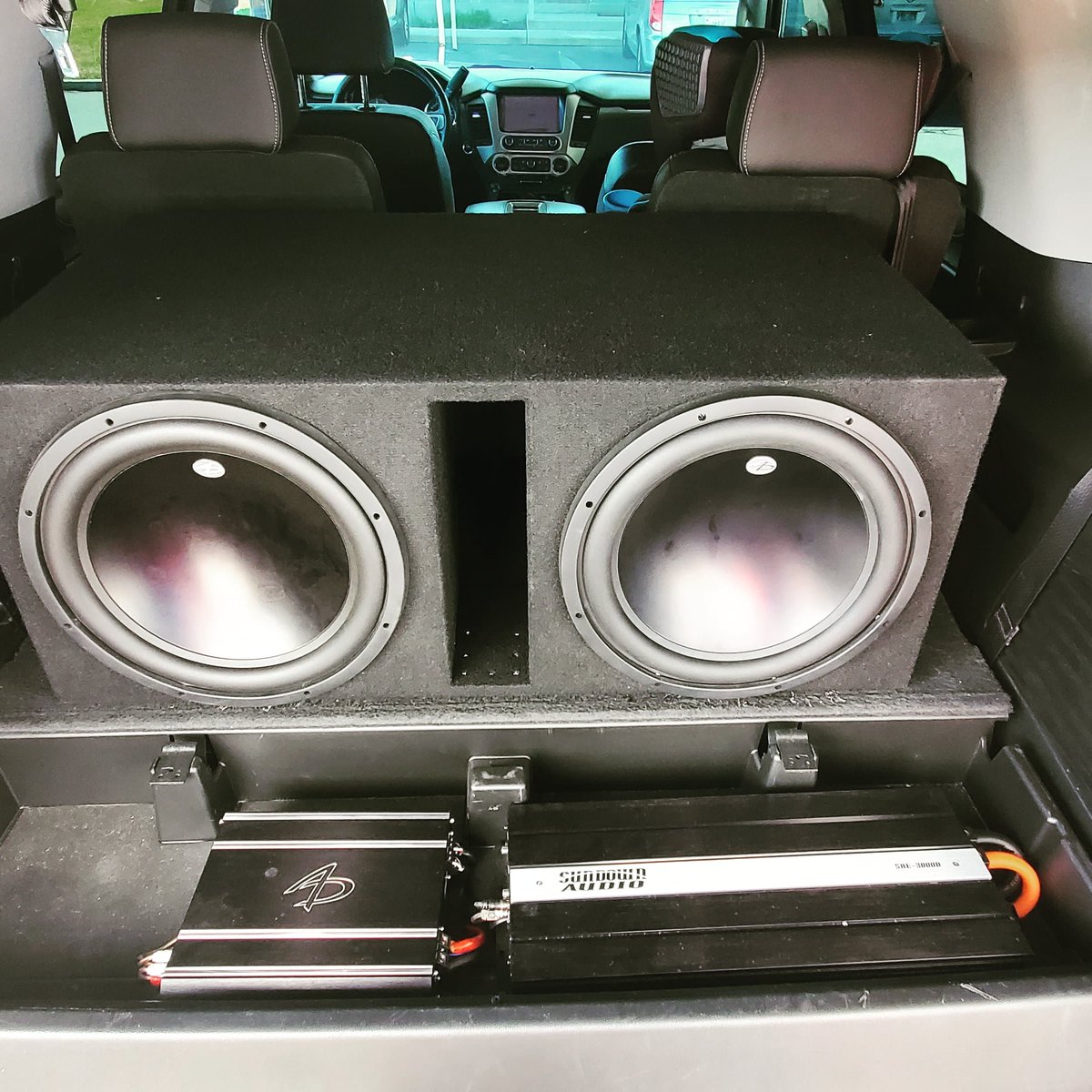 JonnyyRage's tweet image. Beating down your block. #audiodynamics #subwoofers #subwooferporn #basshead #bassheadnation #sundownaudio #GMC #denali #yukon #yukondenali
