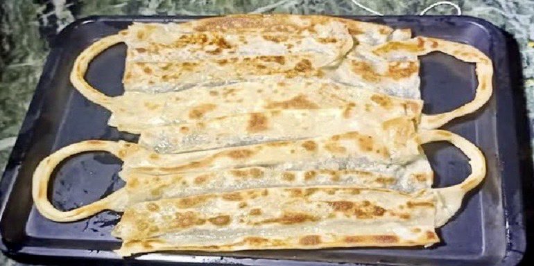 vijaythehindu's tweet photo. With #Madurai witnessing a spike in the number of #COVID cases, a restaurant has introduced 'Mask Parotta' to create awareness among the people. This can happen only in #NammaMadurai that is famous for parotta and biryani #Corona #COVID19
Courtesy - Whatsapp group https://t.co/79nmu4QdbI