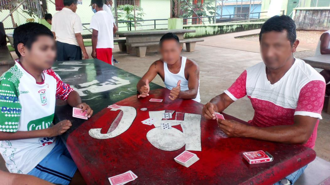 SNAI_Ec's tweet photo. #SNAI_Zona1 Los internos del #CRSSucumbíos practican juegos de mesa como una forma de recreación. De esta forma se incentiva la sana competencia y el compañerismo. 

#RehabilitaciónEfectiva 
#AEcuadorLoSacamosTodos https://t.co/5dPQs6XFF4