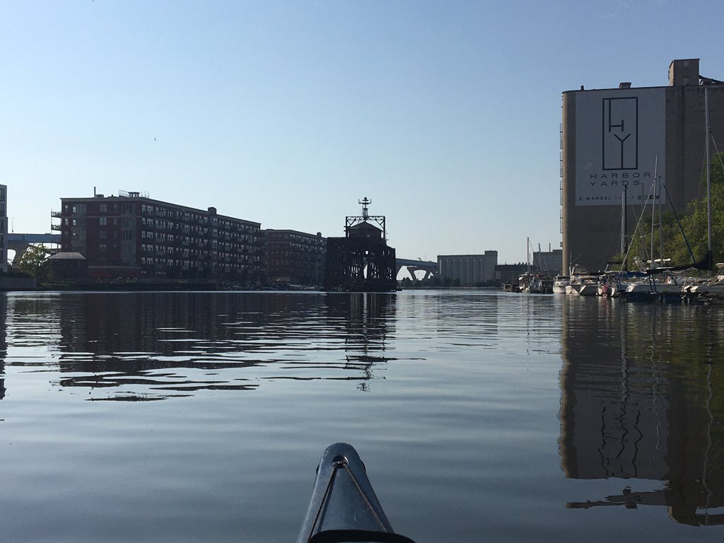 milwaukeekayak's tweet image. Don’t hate me because I’m beautiful. 🚂☀️ #trainbridge #swingbridge #harbor #milwaukee #mkc #milwaukeekayak #milwaukeekayakcompany #milwaukeekayakcompanytours #takemetotheriver