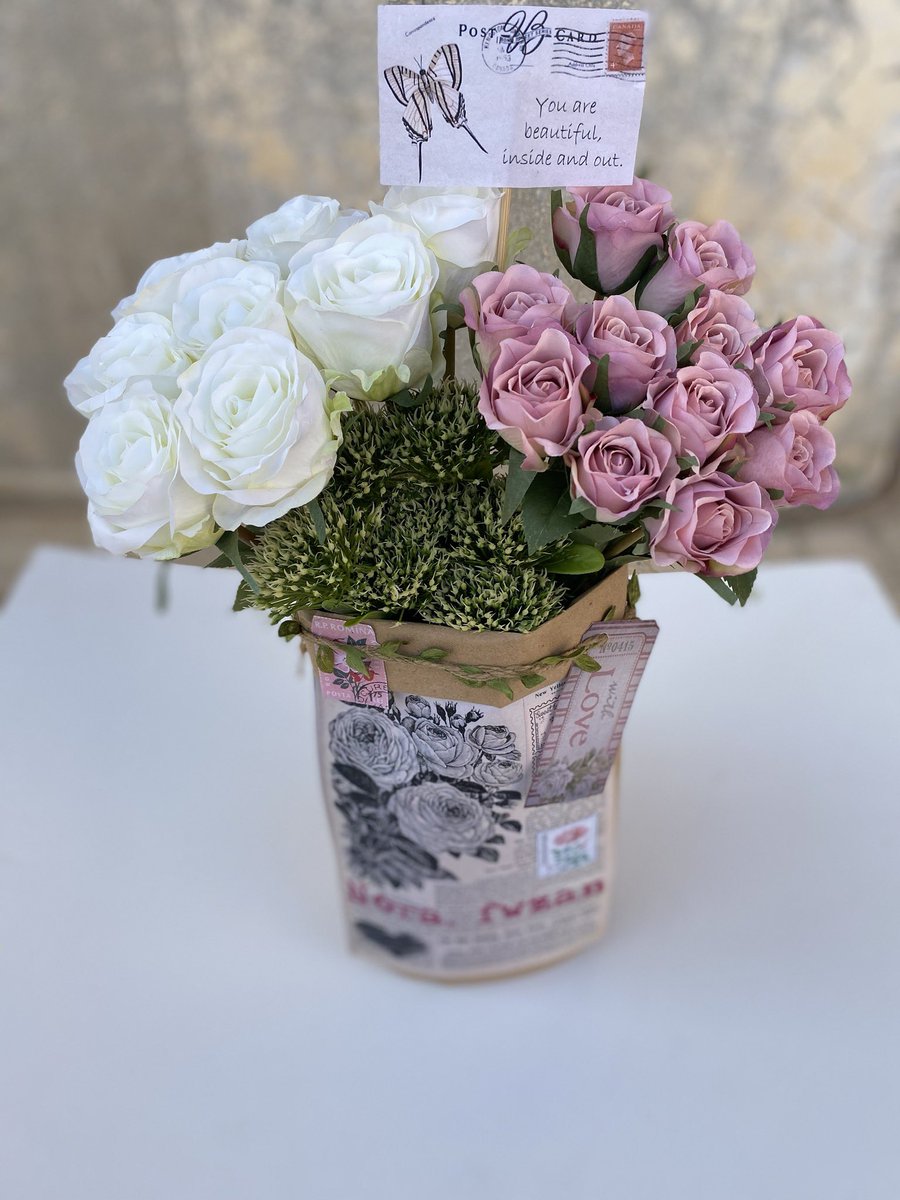 shelovesflower2's tweet photo. @nortta1991 حبيبتنا نورة، لأننا نحبك صممنا فازة فيها شوي من جمال فنك🌸🤎 أتمنى تقبلينها كهدية، ولك مننا هدية ثانيه لأحد متابعينك اللطيفين 😍من اختيارهم من حسابنا بانستقرام : https://t.co/qrLtp4bC8V https://t.co/G7PyiBLi3D