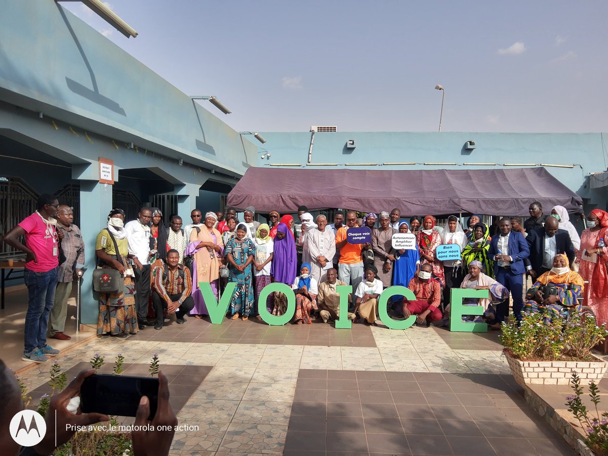 Awal_312's tweet photo. #LinkingAndLearning #Thread 
@accountlabniger facilitateur du lien et apprentissage a organisé une journée de #Friendraising et #FailFair dans le cadre des activités du programme @voicetweetz. Merci aux partenaires présents @PlanNiger @OxfamauNiger @ambafr_au_niger @PnudNiger https://t.co/MUxdeNrAsP