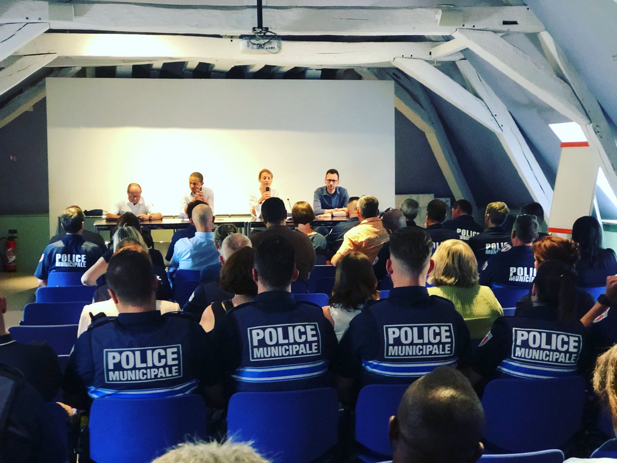 En ce début de mandat, j’ai souhaité rencontrer les policiers municipaux et les agents du service de la tranquillité publique pour les remercier de leur engagement, au quotidien, pour les dijonnais.