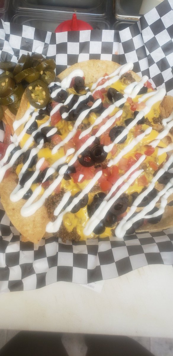 fivestarnacho's tweet photo. We slanging beef. Nachos that is 😆 at Fondy Famer's market on 2200 W Fondulac until 2pm! Stop on by and grab some fresh veggies and a nacho! https://t.co/smKKSZPegV