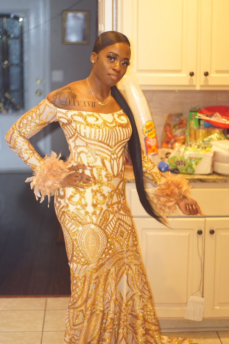 PsychoticBliss_'s tweet photo. Prom client in gold sequin gown ✨
Follow @promgownsbykiwi on IG #QuarantineProm #Prom2020 #PromGownsByKiwi https://t.co/4MqglSkIah