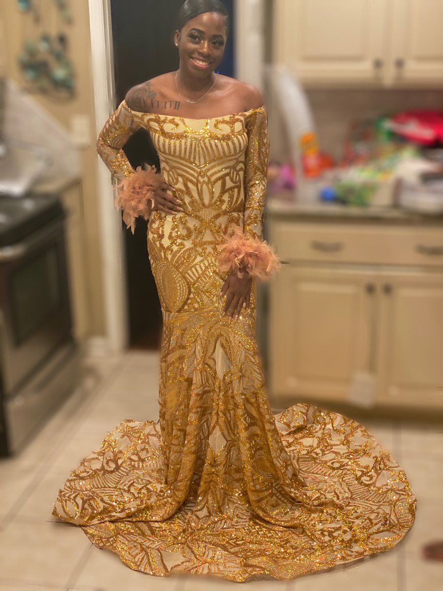PsychoticBliss_'s tweet photo. Prom client in gold sequin gown ✨
Follow @promgownsbykiwi on IG #QuarantineProm #Prom2020 #PromGownsByKiwi https://t.co/4MqglSkIah