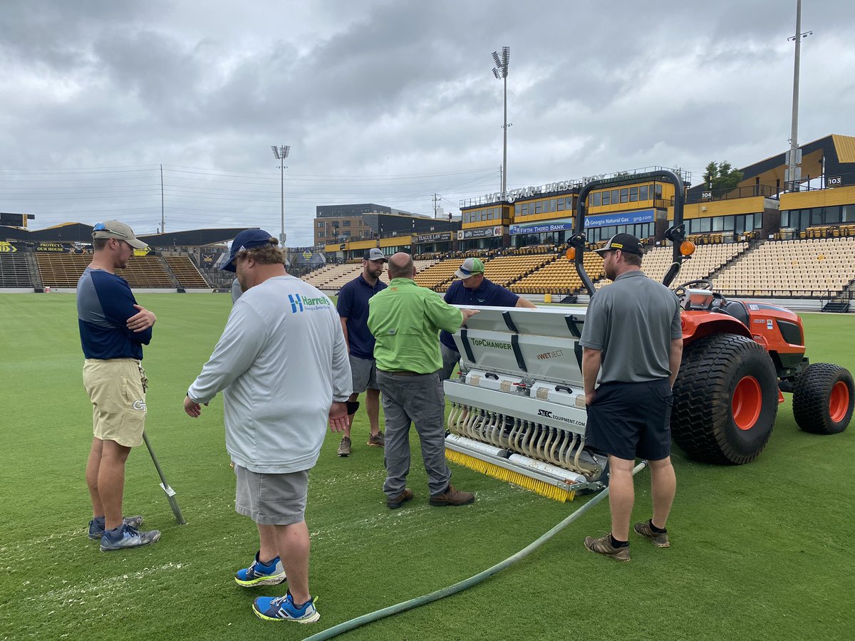 cliffwstewart's tweet photo. Demo Day in the ATL with the @VGR_equipment @STECEquip TOPCHANGER. Great feedback from some well respected #TURFFARMERS @TurfPrecision @precision_turf @SHohlbein @ChrisMay117 @Jaredksuturf #Addsand #Justusewater @life_turf @BCSTEC9 @BertBrace @FieldExperts @GeorgiaSTMA https://t.co/IMbLCicWZY