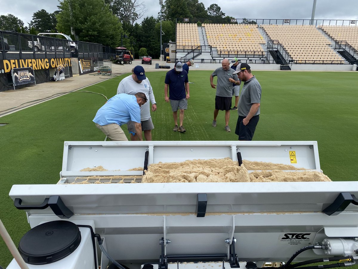 cliffwstewart's tweet photo. Demo Day in the ATL with the @VGR_equipment @STECEquip TOPCHANGER. Great feedback from some well respected #TURFFARMERS @TurfPrecision @precision_turf @SHohlbein @ChrisMay117 @Jaredksuturf #Addsand #Justusewater @life_turf @BCSTEC9 @BertBrace @FieldExperts @GeorgiaSTMA https://t.co/IMbLCicWZY