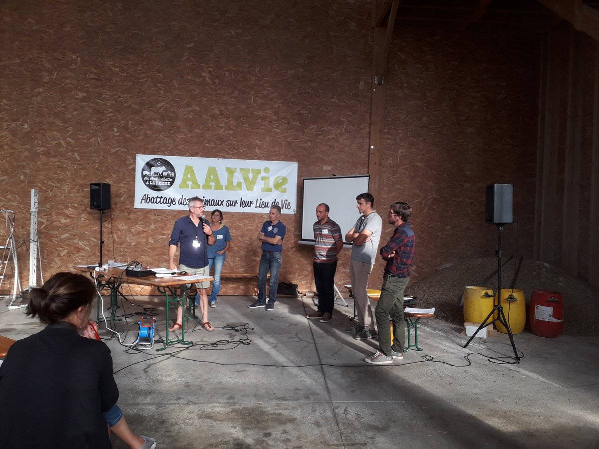 Conf de presse de l <a href="/aalvie4485/">AALVie - Né, élevé & abattu à la ferme</a> pour un abattage des animaux sur leurs lieux de vie. Beaucoup d d'éleveuses-eurs #bio investis dans ce projet. Projet soutenu par <a href="/BioGab44/">Bio GAB44</a> #Gab85 et <a href="/fnab_bio/">FNAB</a>