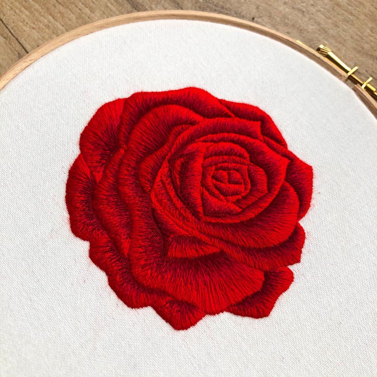 Silk Shading Rose 🥀🌹🥀🌹🥀
#rose #redrose #valentines #flower #floral #nature #commission #bespoke #handmade #embroidery #embroiderydesigner #embroideryart #embroideredgifts #embroiderer #embroiderersofinstagram #handandlockdowncomp #handandlock #britishstitchers #artshare