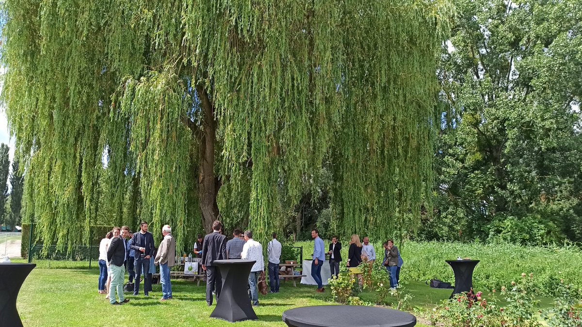 AS_Fievez's tweet photo. 🤩👉 Ce matin, j'ai participé à la #rencontre des dirigeants @dynabuy spécial "Garden Party" à l'@HippodromedAmie.
Un cadre atypique et super accueillant 🤗🏇 ! 
C'est toujours un plaisir de partager ces moments 😄👏.
🙏 ;-) Ravie d'avoir fait de nouvelles #rencontres. https://t.co/FIiRVBCY70