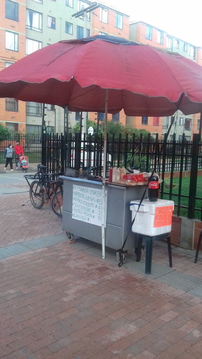 Arepaslaquesuda's tweet photo. Bns tardes, @dpncolombia me dirijo a uds solicitando la ayuda del ingreso solidario, soy vendedor informal y no he recibido ninguna ayuda tengo 5 familiares a mi cargo,me serviría mucho su ayuda gracias. https://t.co/HjKgklhYSB