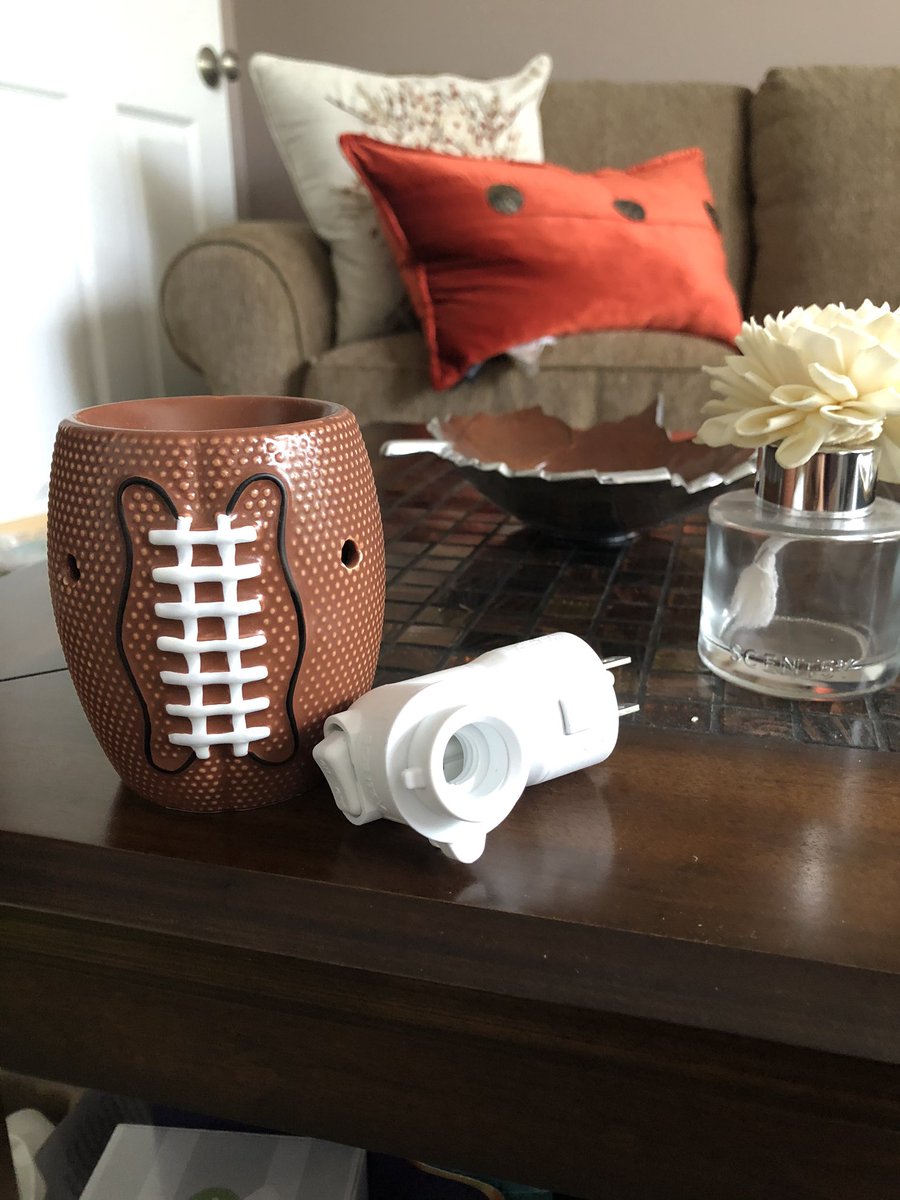 janelleabbott57's tweet photo. Scentsy plug-in warmer check it out https://t.co/WC77EF7RzN