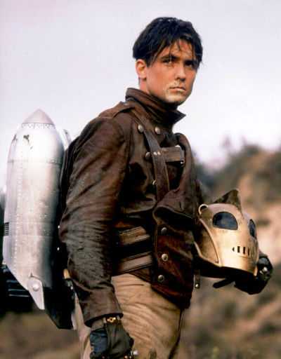 Happy 61st birthday to Billy Campbell, star of THE ROCKETEER, ENOUGH, THE 4400, Bram Stoker\s DRACULA, and more! 