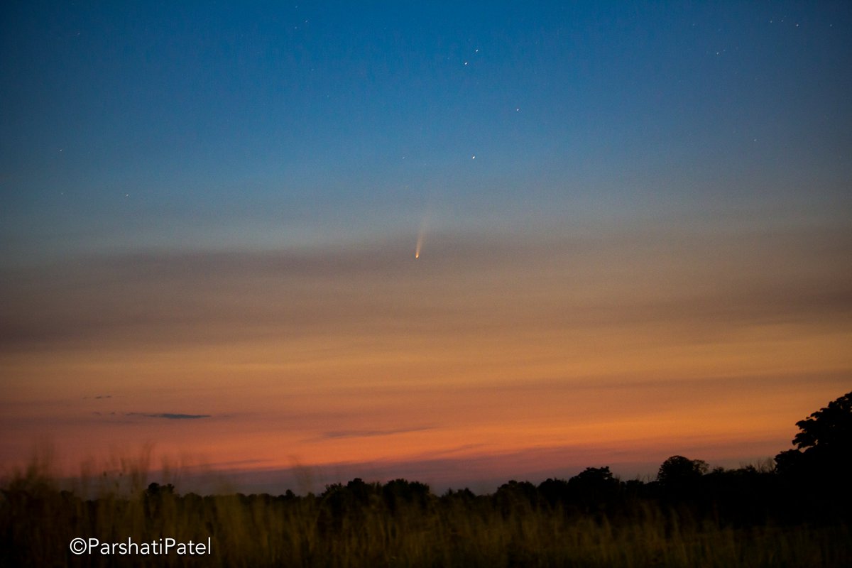 I SAW and PHOTOGRAPHED a COMET!!!!!! First one EVER!!! ☄️What a surreal experience!! 

#cometNEOWISE #LdnOnt