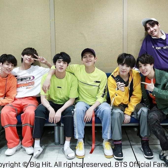 BUNGBUNGoung's tweet photo. ขอบคุณนะที่อยู่กันมาจนถึงวันนี้อ่ะขอบคุณที่ไม่ยุบวง ขอบคุณที่คิดถึงอาร์มที่ตลอดเวลานะเเละขอให้พวกนายอยู่กับเราไปตลอดนะ อาร์มมี่อย่างพวกเราจะคอยซัพพอร์ตตลอดนะ
#BTS77 https://t.co/B9DyE41ZMS