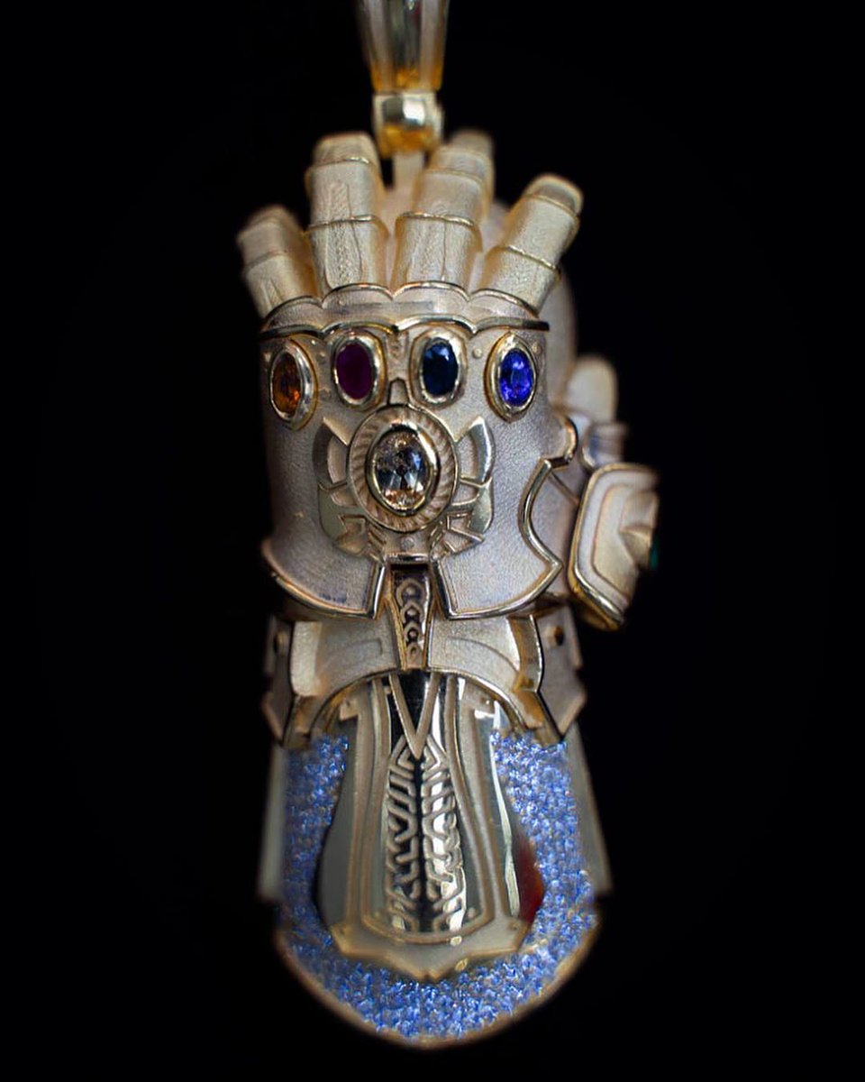 BleacherReport's tweet photo. Zion got his own custom Thanos chain 🔥

(via zofrost/IG) https://t.co/rO5YLwKyE0
