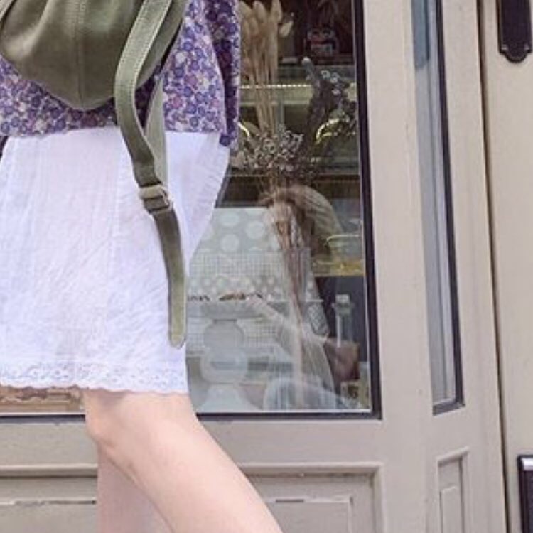 softforhyudawn's tweet photo. the way you can almost always find the reflection of one of them taking the photo.. 😂💜 https://t.co/jQlSEaH7vP