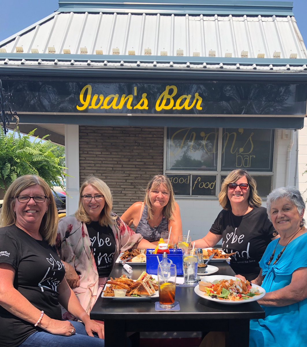SandraArsenaul8's tweet image. I’ve taken part the @penfinancial #Loyal2LocalChallenge and supported @Ivan&apos;s bar&amp;amp;grill by purchasing my lunch on their beautiful patio today. Remember to support local businesses during these difficult times. #Niagara