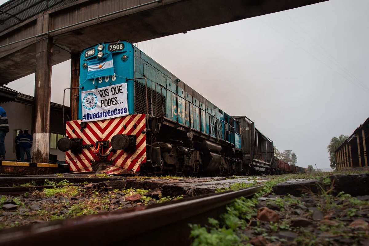 herrerayflia's tweet photo. Dimos la bienvenida en Garupa al tren de cargas que llego a Misiones y desde acá transportara la producción. Agradezco al presidente de la nación  @alferdez y el ministró de transporte @mariomeoni por responder a las necesidades de los Misioneros. https://t.co/IfQBZXEyBy