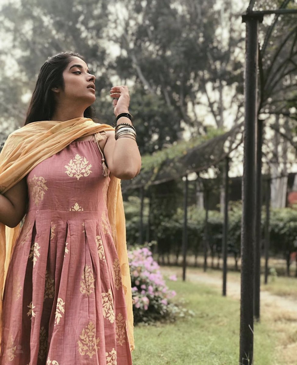 ChicPose's tweet photo. #KurtaTwitter WEदेसी 😛 https://t.co/tl8UFNEVHH