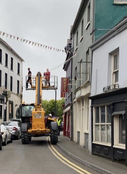 Our amazing volunteers have been hard at work getting the town ready for this weekend 🎪🎨🚩 We’re so excited to kick off and welcome all of you to our socially distanced events! #KAW2020 #IrishArts #IrishFestivals