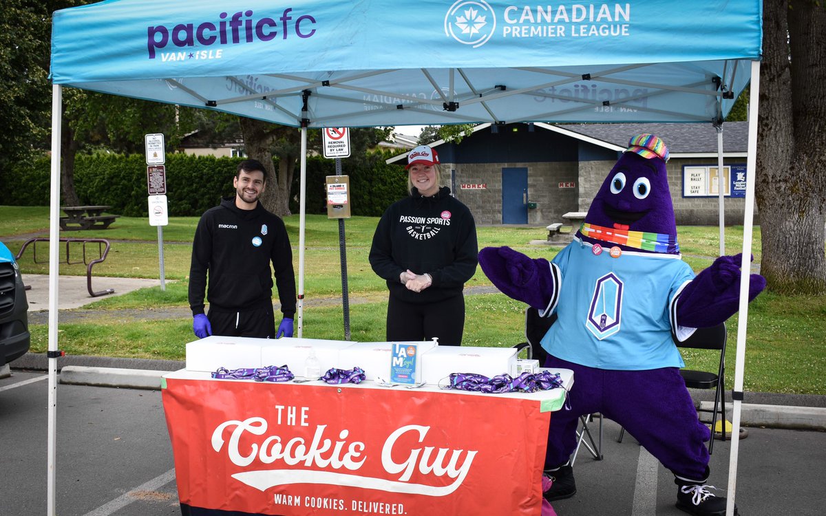 Had a blast at the Langford Act of Kindness Day on Friday! Multiple sources could confirm the <a href="/cookieguy_yyj/">The Cookie Guy</a> treats were YUMMY! 

#Stewie #Stewie_The_Starfish #mascot #starfish #cookies #ExploreLangford #ForTheIsle #PacificFC