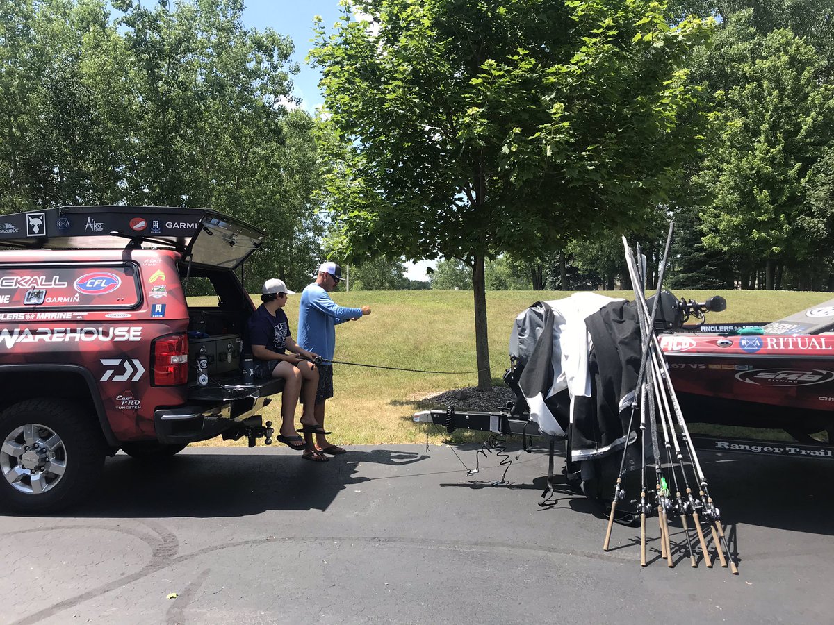 TeamLintner's tweet photo. We’re not in Florida anymore Jayden... Help me re-rig all my Ritual Rods🎣  #ritualprep #ritualangling  #practicetomorrow #bassprotour https://t.co/DB8jUXHy9H