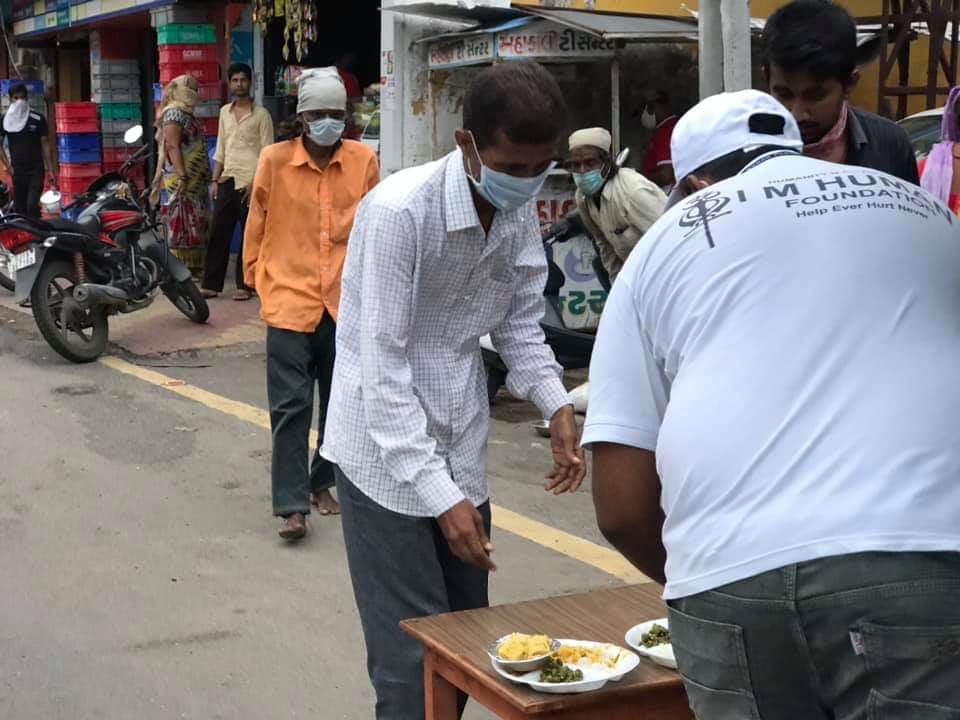 iamhumanfounda1's tweet photo. #I_M_HUMAN_ROTI_BANK
#FOOD_FOR_ALL
#192_TuesdayRotiBank
@JignaParmar7 @sdmbardoli @collectorsurat @AmitShah @PMOIndia https://t.co/sec73OHYNO
