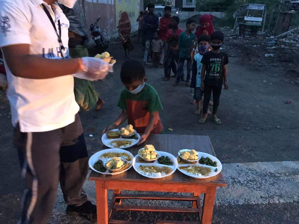 iamhumanfounda1's tweet photo. #I_M_HUMAN_ROTI_BANK
#FOOD_FOR_ALL
#192_TuesdayRotiBank
@JignaParmar7 @sdmbardoli @collectorsurat @AmitShah @PMOIndia https://t.co/sec73OHYNO