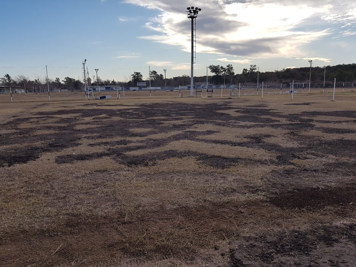 CAtleticoRio3's tweet photo. AVANZAMOS EN EL FUTBOL INFANTIL.
Atlético Rio Tercero agradece a CANTERAS MERCADAL (Extracción, clasificación y venta de canto rodado, triturados y arenas) que donó tierra para emparejar las canchas chicas y la cancha 1.
MUCHAS GRACIAS CANTERAS MERCADAL. https://t.co/mSleD7fpV6