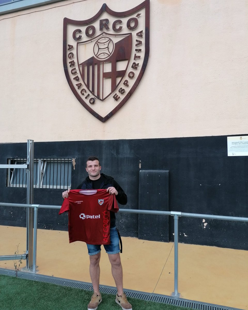 CORCO_AE's tweet photo. RENOVACIÓ! MARTÍ "The Rock" VANCELLS tercera temporada al primer equip i encara no sabem ben bé de que juga. El que si sabem és que seguirà sent un dels nostres 💪 https://t.co/pbEsb0P4gj
