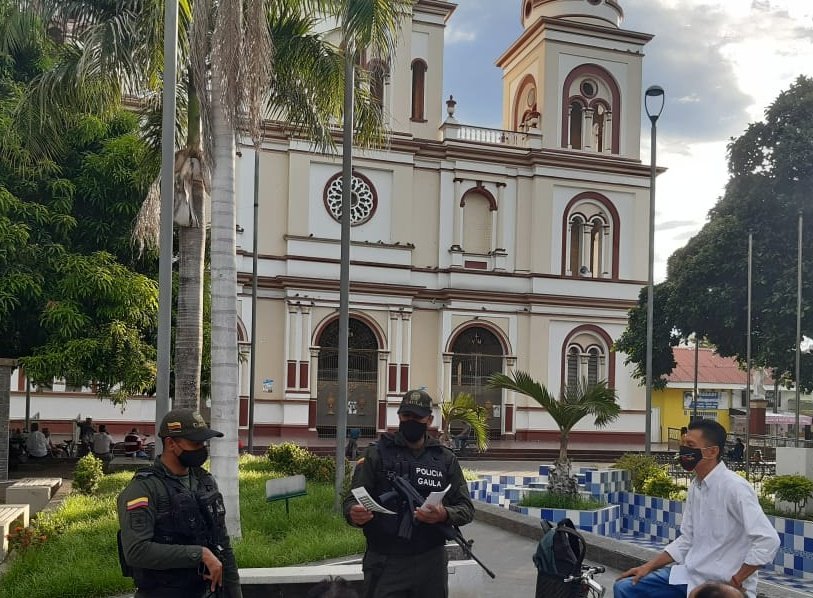 PoliciaDeTolima's tweet photo. Con @GaulaPolicia #Tolima, lideramos actividades de prevención contra el secuestro y la extorsión en el #Espinal, Invitamos a la ciudadanía a suministrar información que nos permita atacar el delito en todas sus formas a la línea 165  #YoNoPagoYoDenuncio https://t.co/0K5FP1BwTL