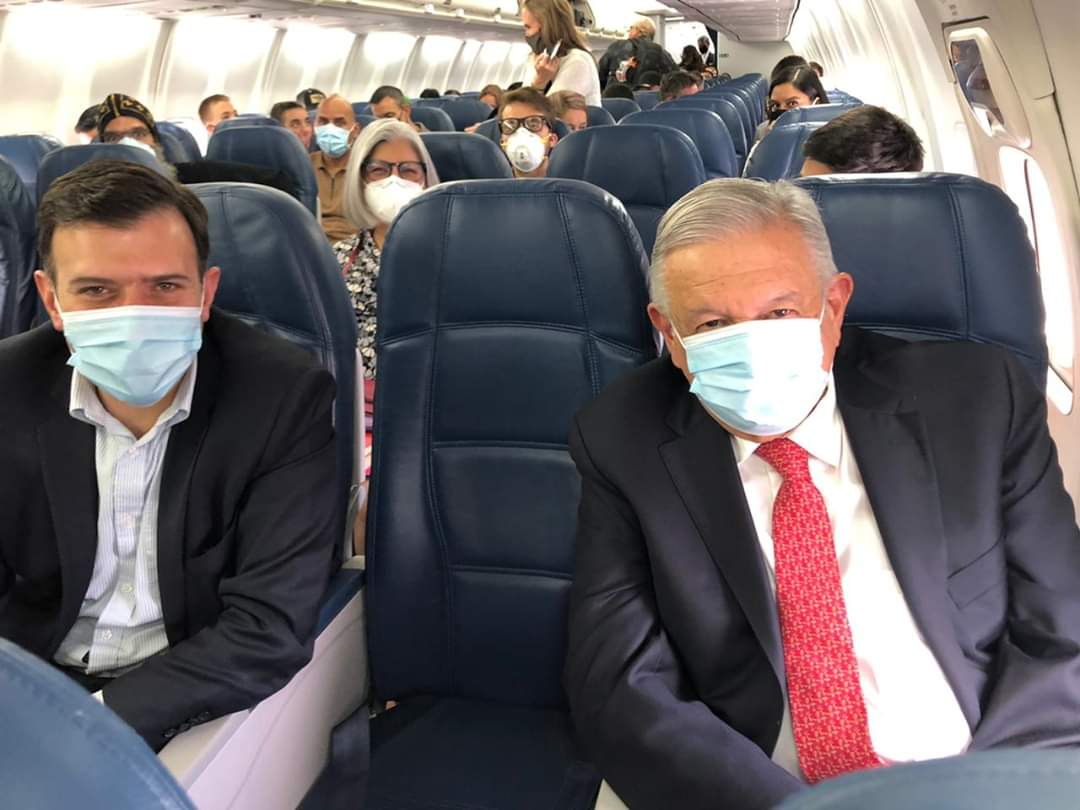 Es bien raro como algunos mexicanos cambian su comportamiento en cuanto cruzan la frontera de EUA... hasta se vuelven respetuosos y cumplidores de las leyes 🤔