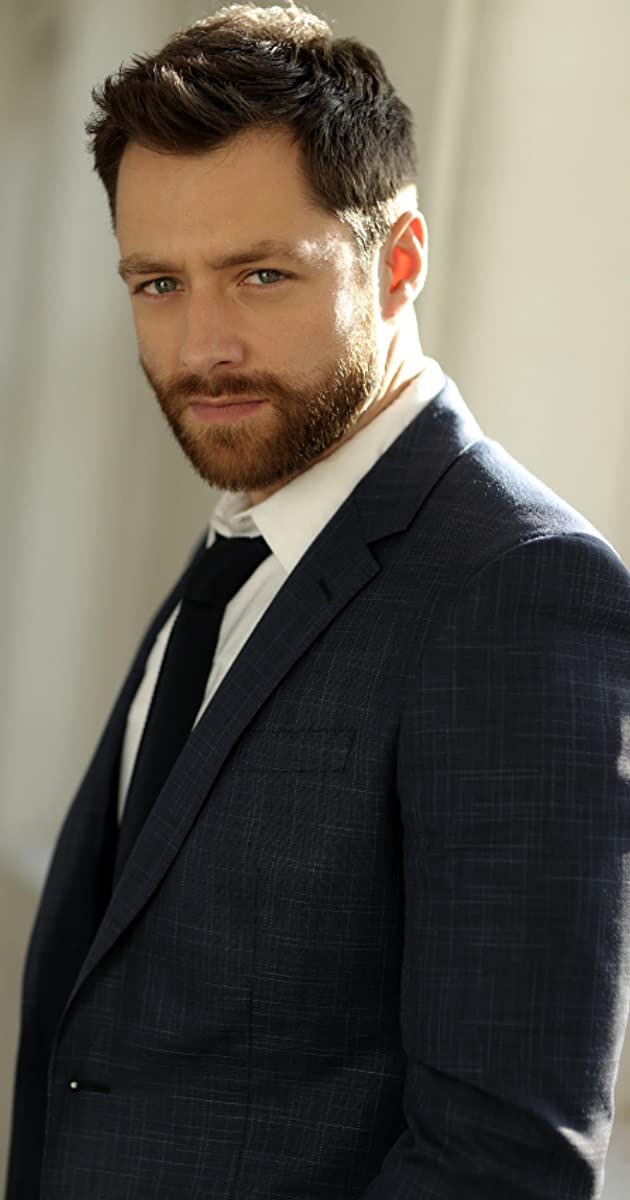RuschAudrey's tweet photo. @bridgetNsusie @bhdinehart @SusieQZeeLove @RikRankin This man’s gaze! I know you said to behave, but how is that possible. 😍🥰🥰 So talented too! Photography and music...oh myyyy 😁 one word Sultry! Ok two Yum! #RichardRankinIsHot #ImMelting #TryingToBehave #ShouldBeWorking https://t.co/bq4l5qiyqH