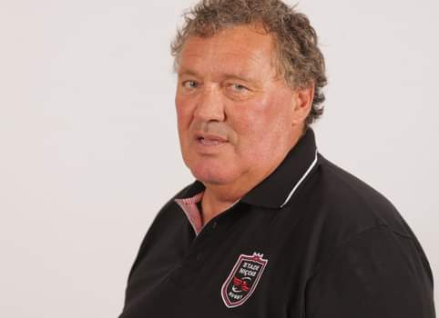 avironrugbypro's tweet photo. C'est avec beaucoup de tristesse que nous venons d'apprendre le décès de Gilbert DOUCET.
GIlbert était l'entraîneur de l'Aviron Bayonnais lors de notre remontée en TOP16.
Enorme pensée à sa famille de la part de tout le Club. https://t.co/OqXEJhRCoy