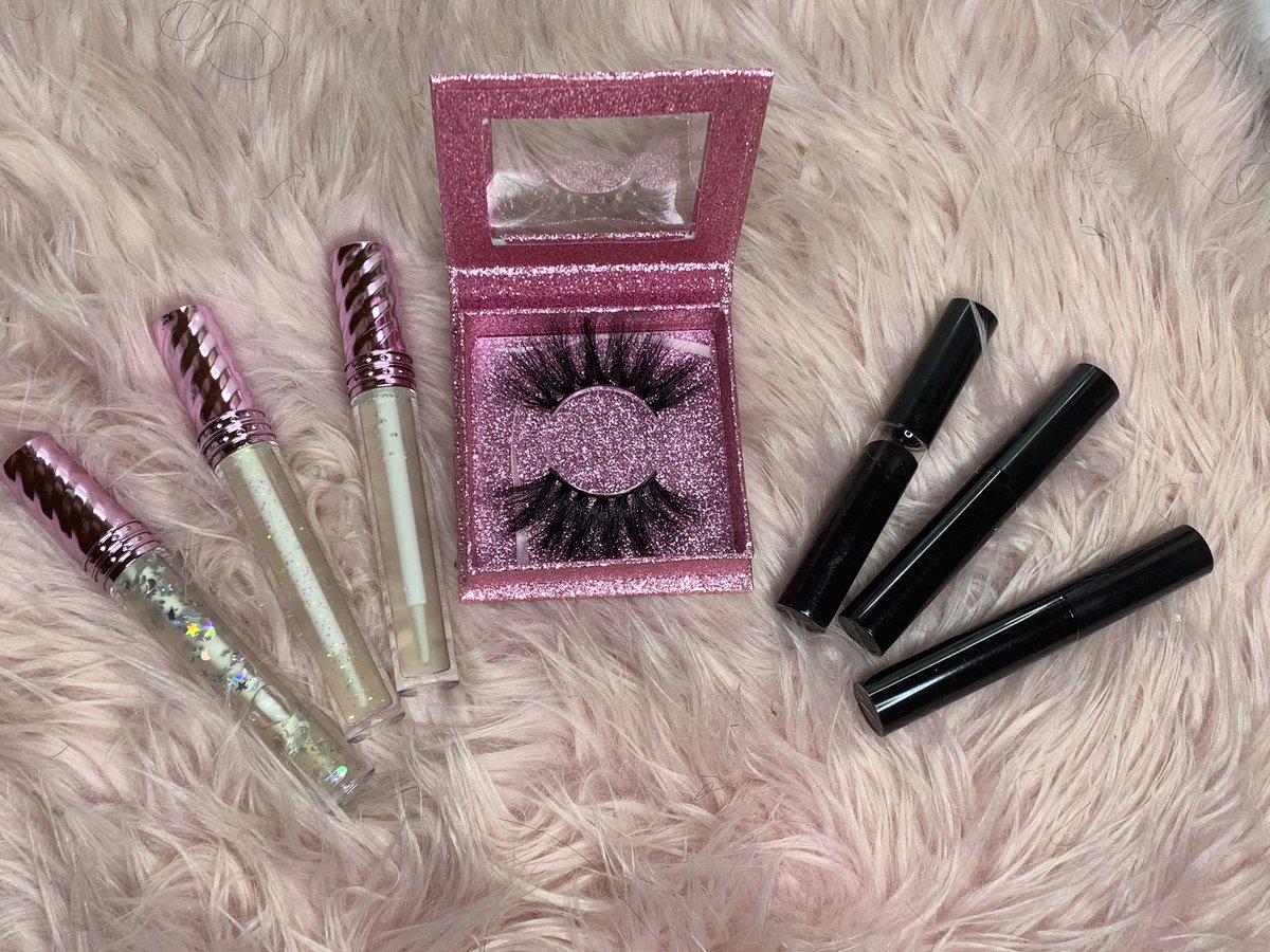 @ANIYAHJAII Hi I’m Moochie. My business is called Luxury Blinks ✨. I sell lashes, lipgloss, & mascara. My twitter is @lashedbymoo & My Instagram is @luxuryblinks_