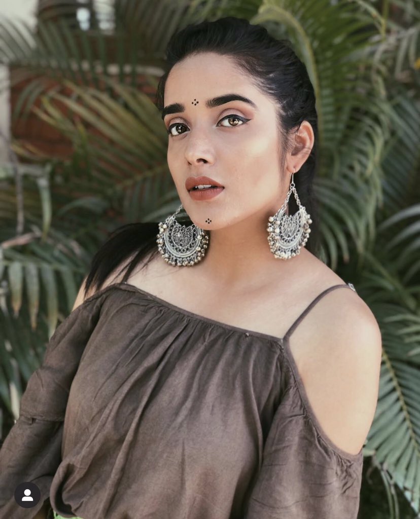ChicPose's tweet photo. #jhumkatwitter shadi .com par yahi daalungi🤭 https://t.co/DVkr0PeVfQ