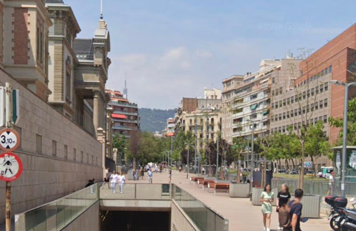 ampique's tweet photo. En @informativost5 te engañan. Su “Directo Lleida” está hecho desde el Hospital Clínic de Barcelona, calle Casanova https://t.co/S6WrcYGDxk