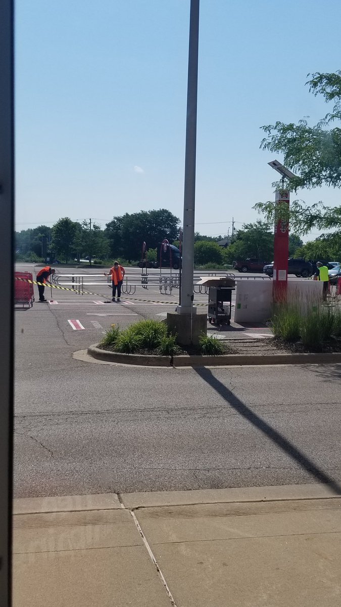 Pmbp and two of the best pmls taking care of our drive up project!  Thanks so much guys especially in this heat ☀️☀️☀️ @LeoGreenT0834 <a href="/AnneAugustyn/">Anne Augustyn</a> <a href="/staceypartida/">staceypartidaT0834</a> @megan_cappelen <a href="/Jeff_DeMoss/">Jeff DeMoss</a>
