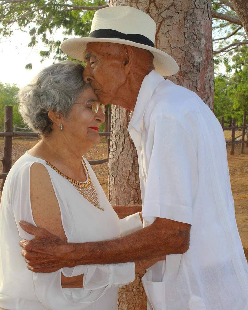 El señor Eloy y la señora esposa Majita cumplieron 61 años de matrimonio, ellos residen en El Jobo de Guararé, provincia de Los Santos. Esta pareja es muy querida en el área por todo el amor y respeto que transmiten. Foto: soydeguarare. #TReporta