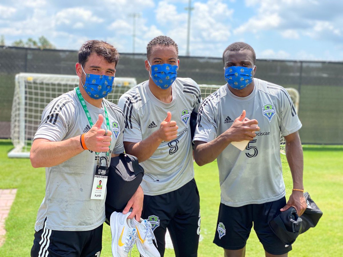 con máscara o sin máscara, en español, ingles o en francés, la alegria está siempre. Vamo arriba <a href="/SoundersFC/">Seattle Sounders FC</a> !
.
.
with or without mask, in Spanish, English or French, we'll be always happy. Vamo arriba el <a href="/SoundersFC/">Seattle Sounders FC</a>