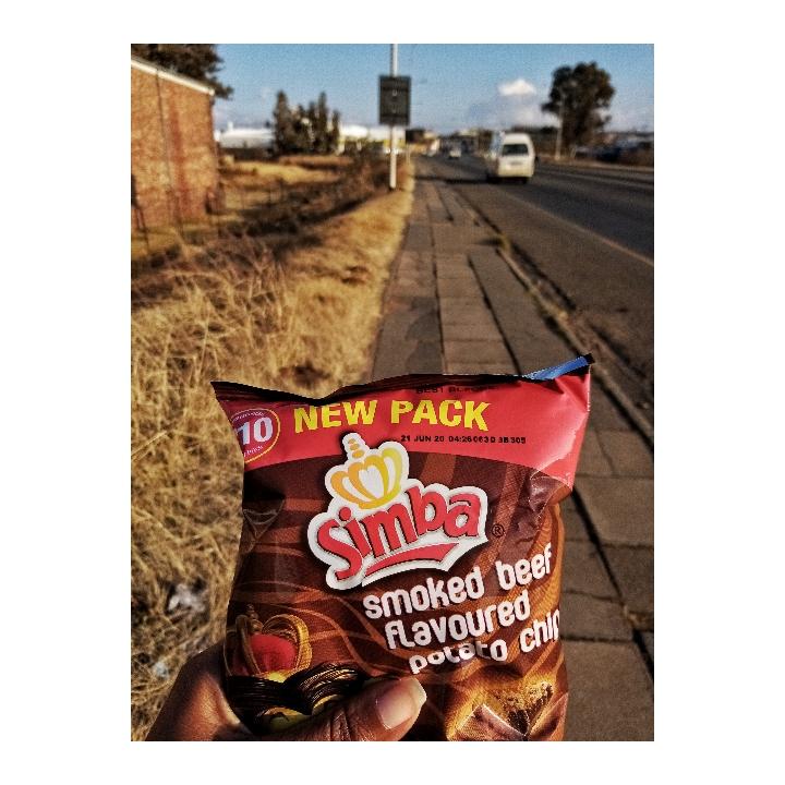 LeboFreesoul's tweet photo. Long walks and #Simba and smoked beef flavor does the things 😁
 #SimbaChipsSa
 #Simba https://t.co/zuFhIezgNT