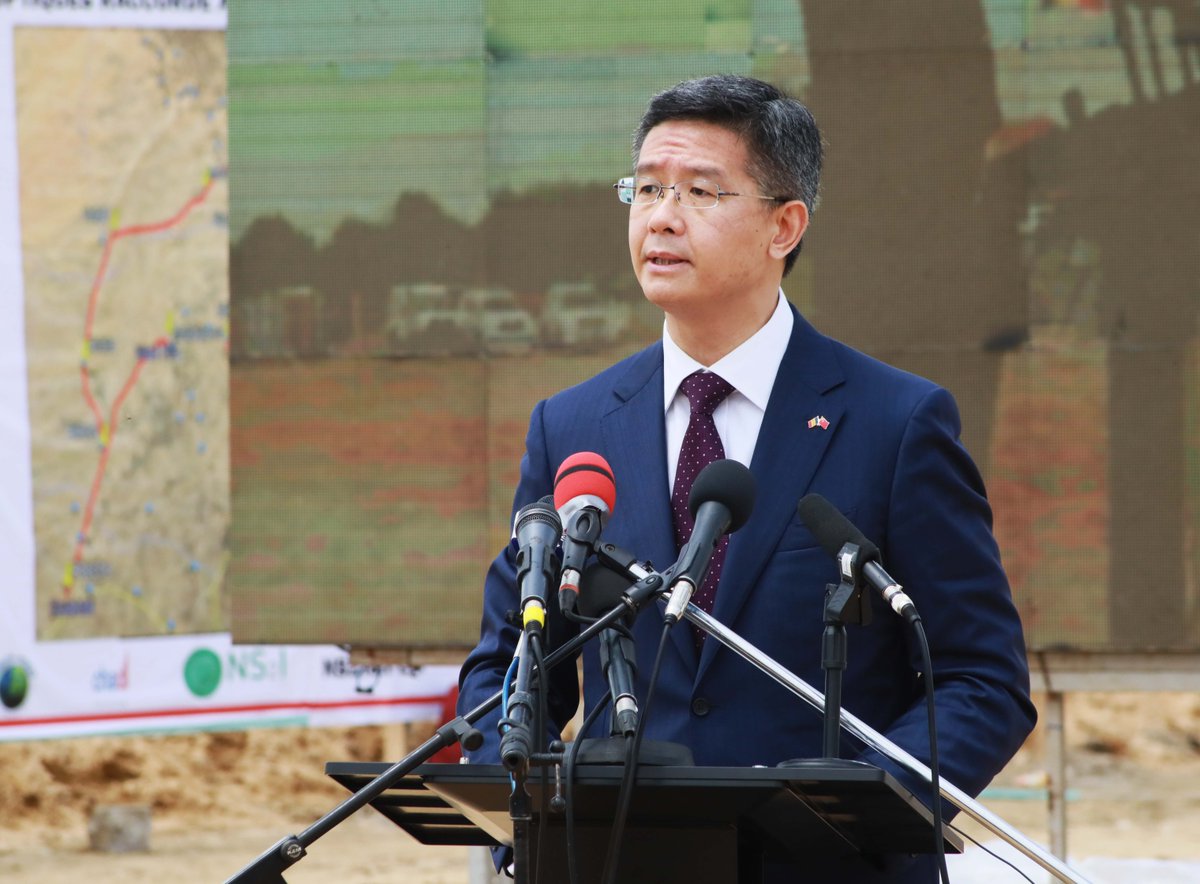 DrIdrissSaleh's tweet photo. Cet ambitieux projet est rendu possible grâce à la vision du Maréchal du #Tchad @IdrissDebyI et son homologue chinois Xi Jinping. Le montage financier est constitué d’un apport du gouvernement sur fond propre et compléter en partie d'un don et un prêt concessionnel d'@afreximbank https://t.co/fZ7SOmWpjN