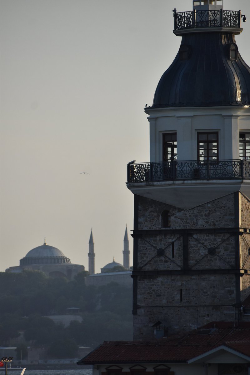 akaganhancer's tweet photo. Bir @mosquesty  olamasak da...

Ayasofya ve Sultanahmet camileri. 

Bu şehr-i İtanbul ki bi misl ü behâdır
Bir sengine yek pâre Acem mülkü fedâdır

                                                       -Nedim- https://t.co/Nrpxh44It6